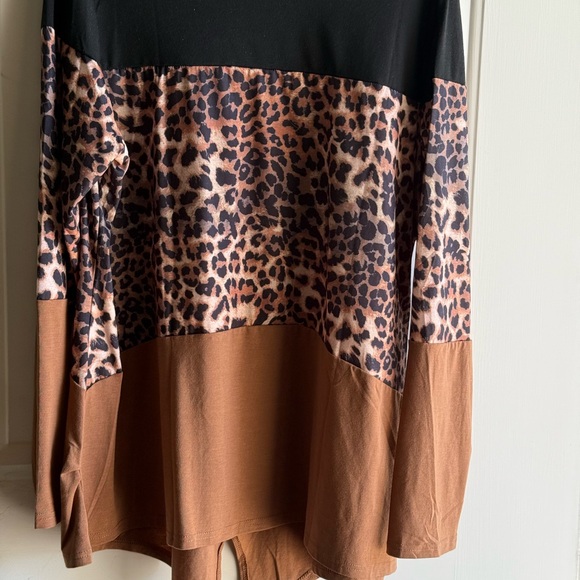 Leopard Print Colorblock Long Sleeve Top - Picture 4 of 5